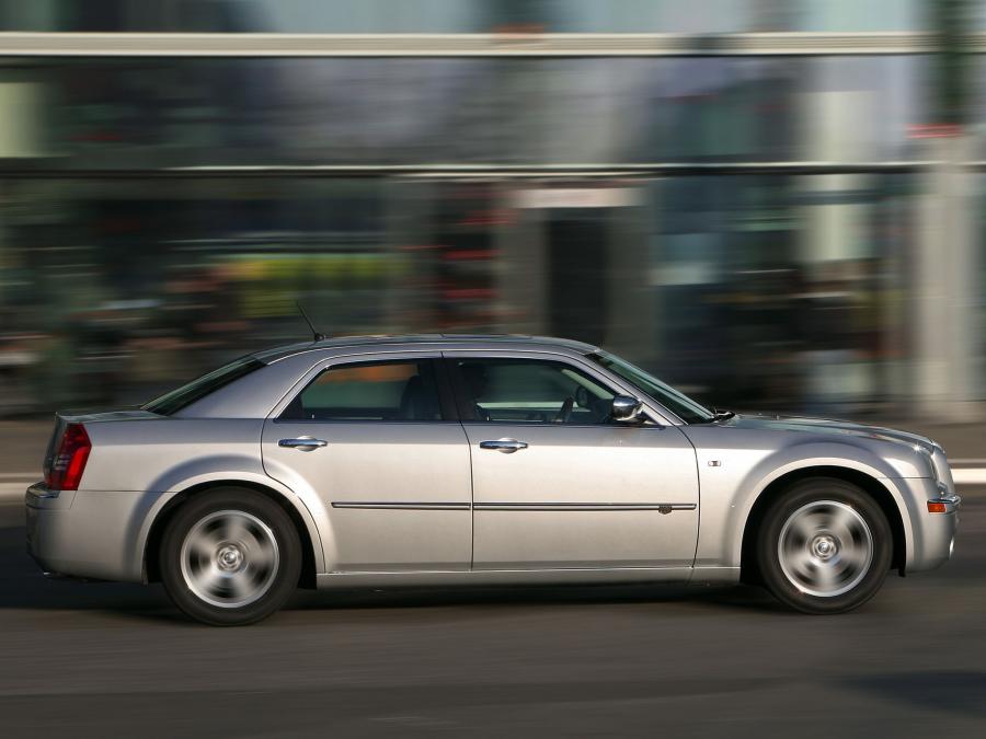  Chrysler 300C 2007 года  (EU) (фото 2 из 21)